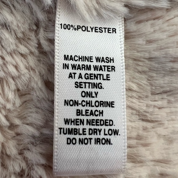 Saks Fifth Avenue Microfiber Womens Vest - Picture 6 of 6